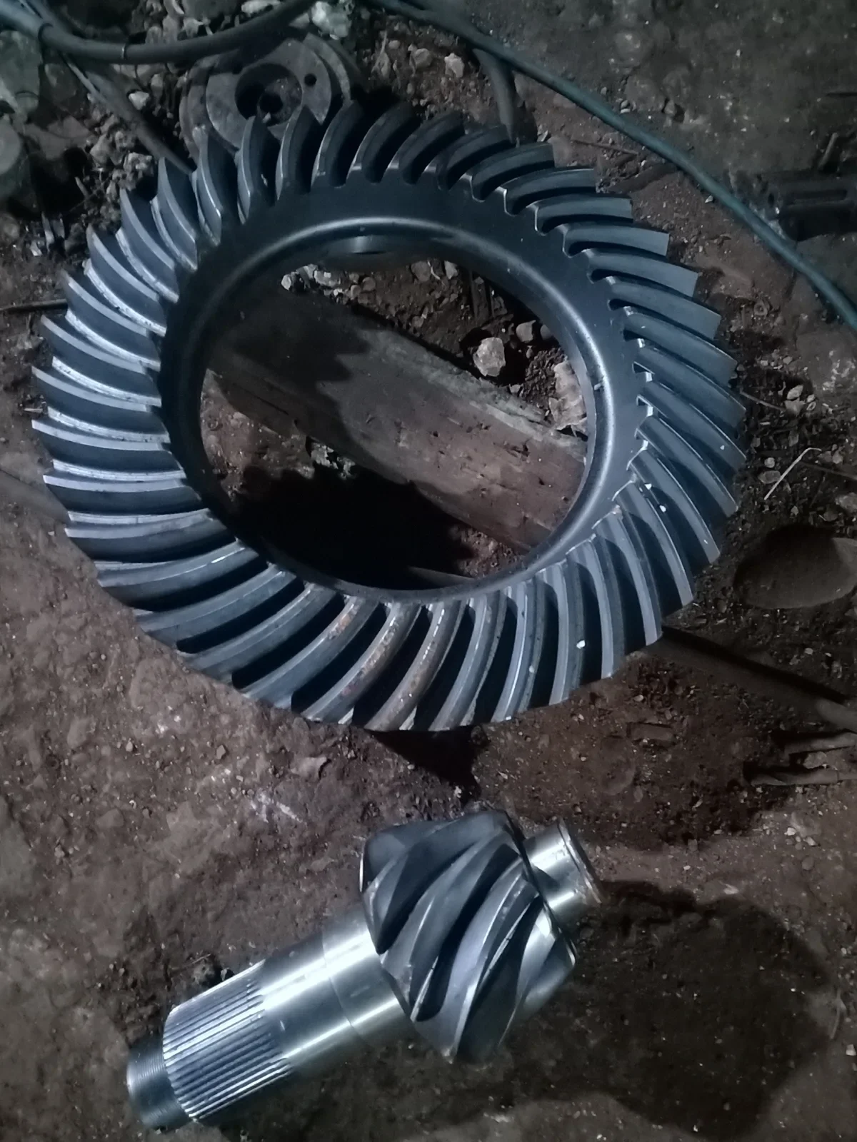 Detail gear dan komponen logam hasil pekerjaan Bengkel Bubut Damai